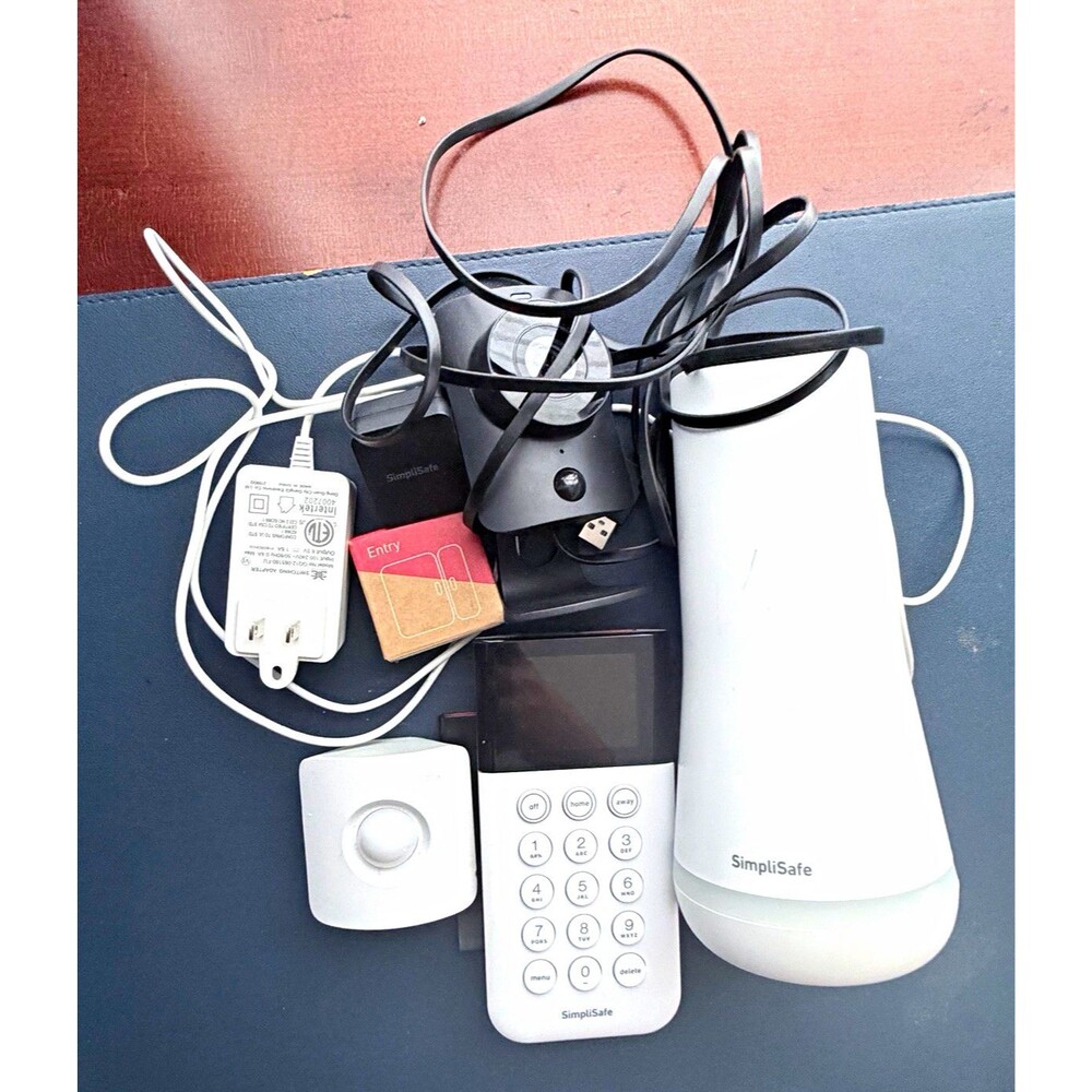 SimpliSafe Wireless Indoor Alarm Complete System Keypad + Camera + Motion White